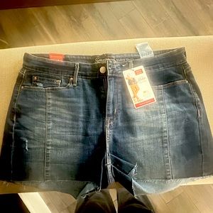 Levi Shorts, size 16